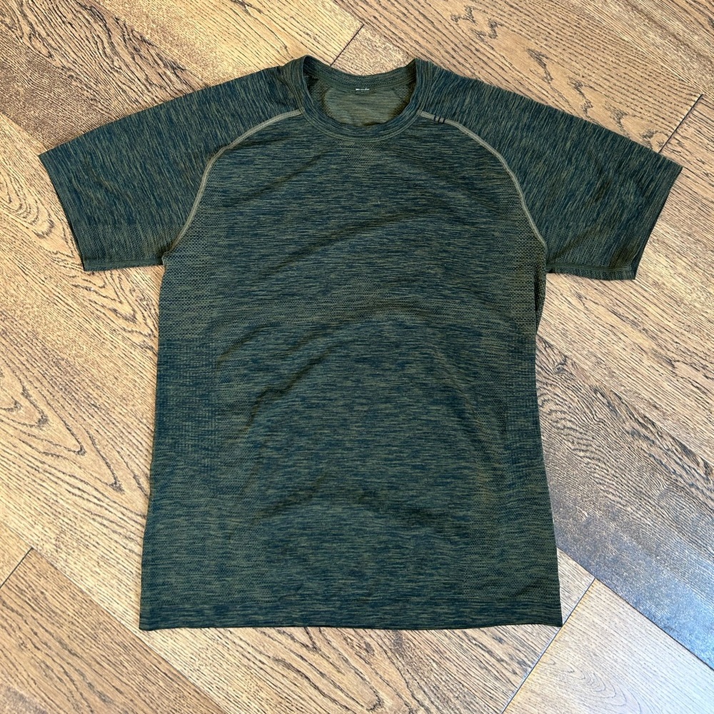 Lululemon t shirt